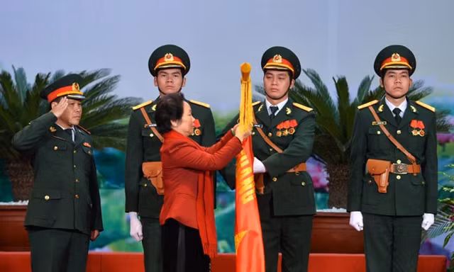 Tướng quân đội nói gì về Viettel?