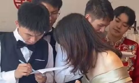 Nhà trai ‘vò đầu bứt tai’ giải đề IELTS mới được rước dâu
