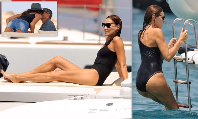 Cựu đệ nhất phu nhân Pháp khoe chân dài miên man với áo tắm, ‘khóa môi’ chồng ngọt ngào