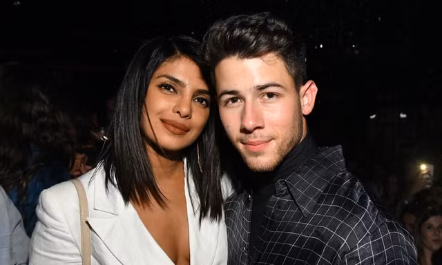 Hoa hậu Priyanka Chopra và chồng kém 10 tuổi có con đầu lòng nhờ mang thai hộ