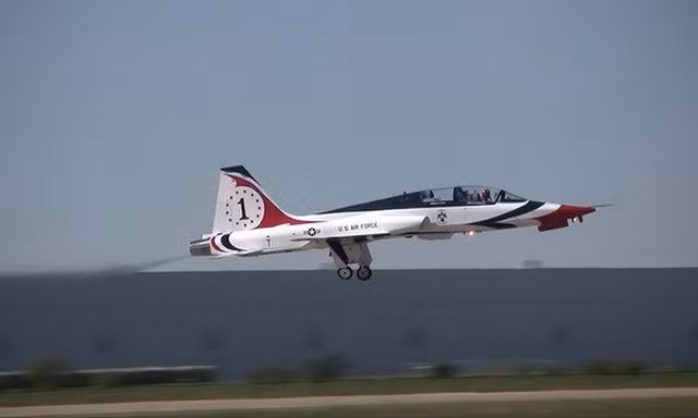 Máy bay huấn luyện siêu âm T-38 Talon thuộc biên chế Không lực Hoa Kỳ