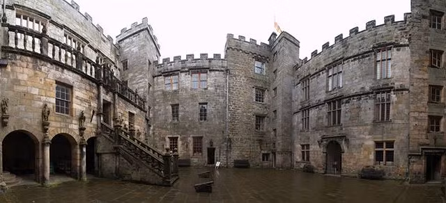 Những lâu đài bị đồn ma ám nổi tiếng trên thế giới