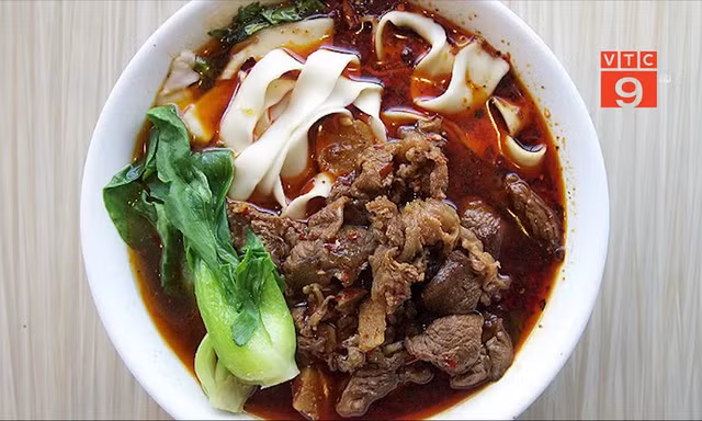 Tô phở bò 46,5 triệu đồng đắt hơn cả con bò