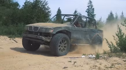 BMW X5 cũ nát được 'hô biến' thành xe off road chuyên nghiệp