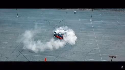 Quá trình biến Bugatti Veyron thành siêu xe dẫn động cầu sau