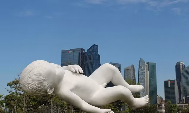 Độc đáo những bức tượng 'bất chấp' mọi định luật vật lý