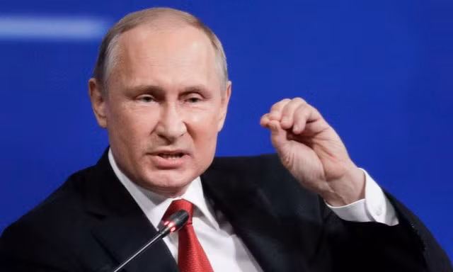 Tổng thống Nga Vladimir Putin tại Diễn đàn Kinh tế Quốc tế St. Petersburg hôm qua, 2/6. Ảnh: AP