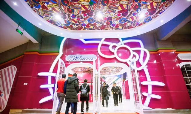Nữ sinh Trung Quốc ‘phát sốt’ với căng-tin phong cách Hello Kitty