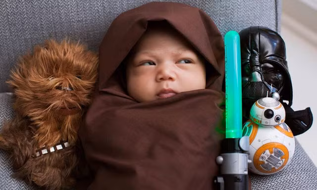 Ông chủ Facebook đăng ảnh con gái diện đồ 'Star Wars'