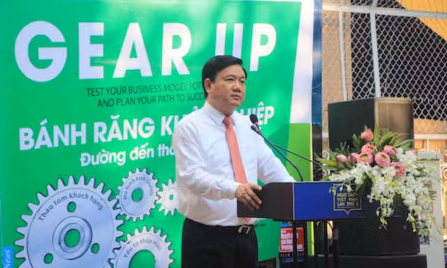 Bí thư Thành ủy TPHCM Đinh La Thăng phát biểu tại buổi lễ.