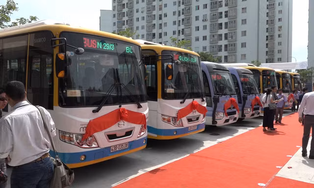 Việc đưa vào sử dụng xe buýt sẽ thay đổi thói quen sử dụng phương tiện cá nhân, giảm thiểu ùn tắc giao thông.