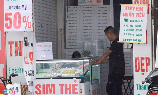 Từ 0h ngày 15/9, 60 triệu SIM 11 số sẽ bước vào quá trình chuyển đổi về dạng 10 số . Ảnh: Ngô Minh.