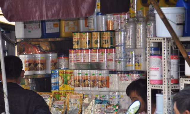 Chợ hoá chất Kim Biên