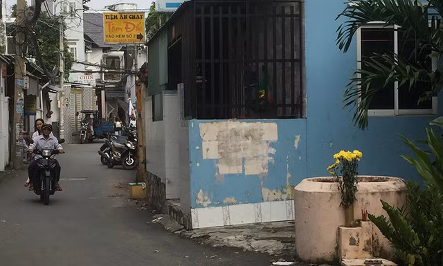 Giếng Bọng nằm trên đường số 10 phường Trường Thọ, Thủ Đức. Giếng nằm sát đường ngay cạnh nhà dân, hiện đang được bà con nơi đây lập bàn thờ với nhang và hoa.