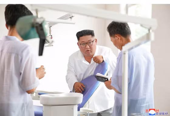 Ông Kim Jong-un thất vọng khi thăm nhà máy thiết bị y tế