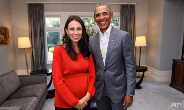 Nữ Thủ tướng New Zealand Jacinda Ardern (trái) và cựu Tổng thống Mỹ Barack Obama (phải). Ảnh: AFP