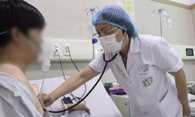 Bệnh nhân T đang được điều trị tại BV Bạch Mai
