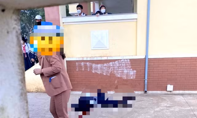Điều tra nguyên nhân nữ sinh rơi từ tầng ba xuống tử vong