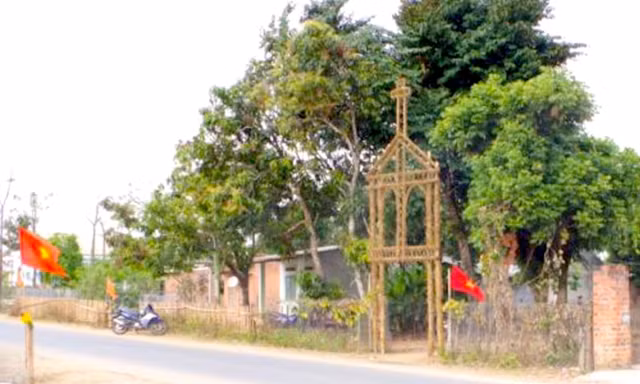 Người dân vây bắt đối tượng vác dao xông vào buổi lễ chém linh mục tử vong