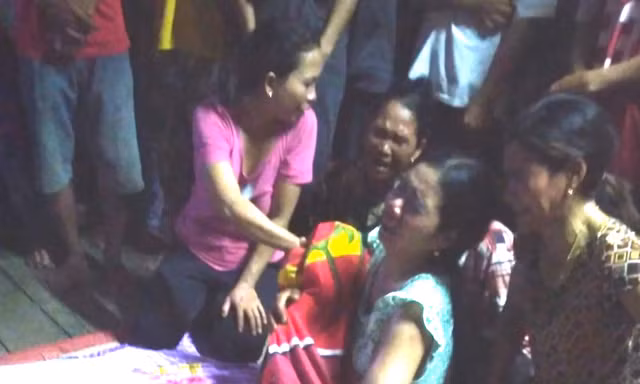 Bàng hoàng phát hiện 3 em nhỏ tử vong dưới ao