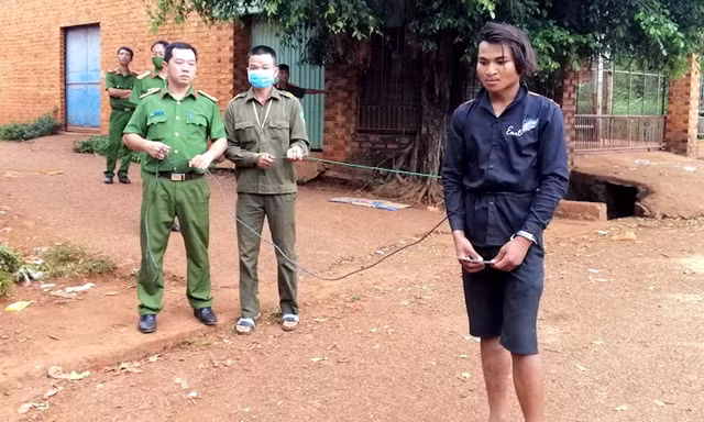 Mâu thuẫn xin thuốc lá, đối tượng lấy kéo đâm chết người
