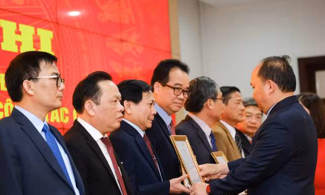 UBND tỉnh Gia Lai công bố quyết định nhân sự sau khi hợp nhất