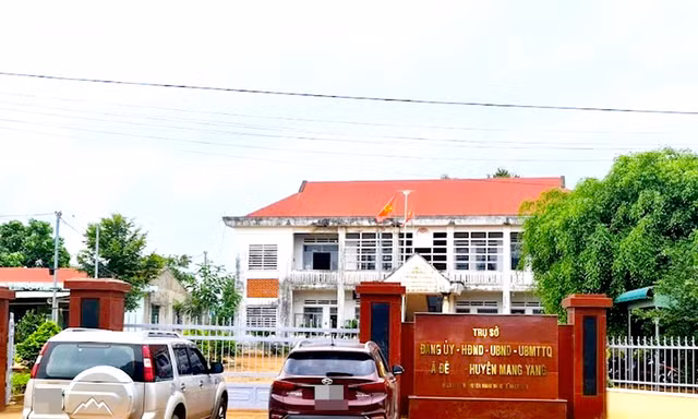 Tin mới vụ chỉ huy trưởng quân sự xã sử dụng ma tuý cùng người phụ nữ