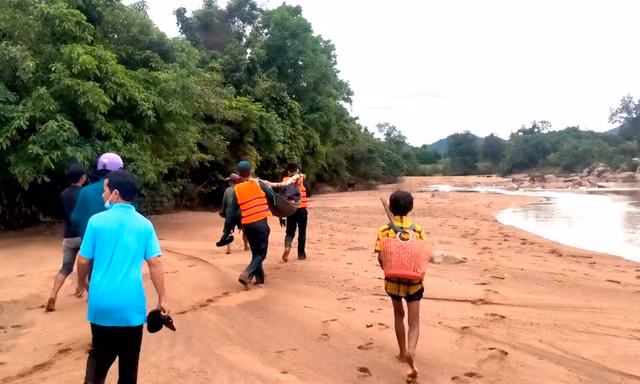Lực lượng cứu hộ tìm thấy thi thể nạn nhân bị nước cuốn khoảng 3km từ vị trí ban đầu