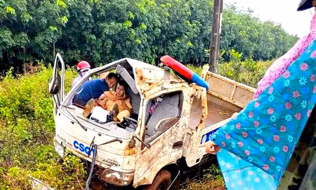 Ô tô chuyên dụng của CSGT Gia Lai lật nhào trên Quốc lộ 14