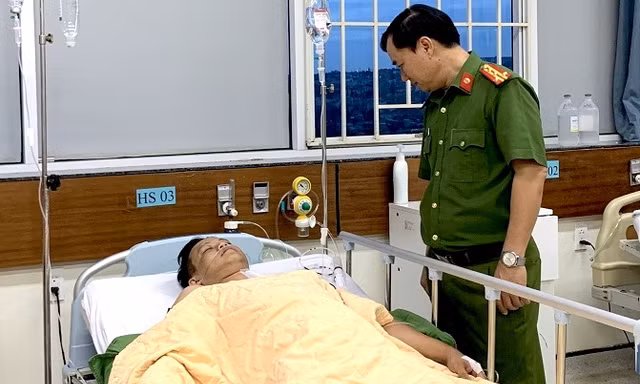 Đối tượng ma tuý dùng dao tấn công hai cán bộ công an rồi trốn vào rẫy