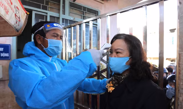 Lực lượng chức năng tỉnh Gia Lai đang kiểm tra nghiêm ngặt để phòng chống dịch COVID-19