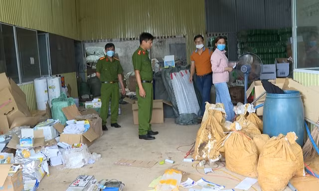 Bóc gỡ đường dây làm giả thuốc diệt cỏ quy mô lớn