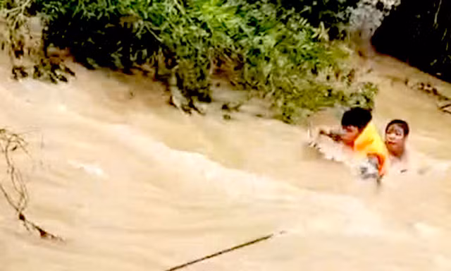 Giải cứu nam thanh niên mắc kẹt 6 ngày giữa sông Ayun