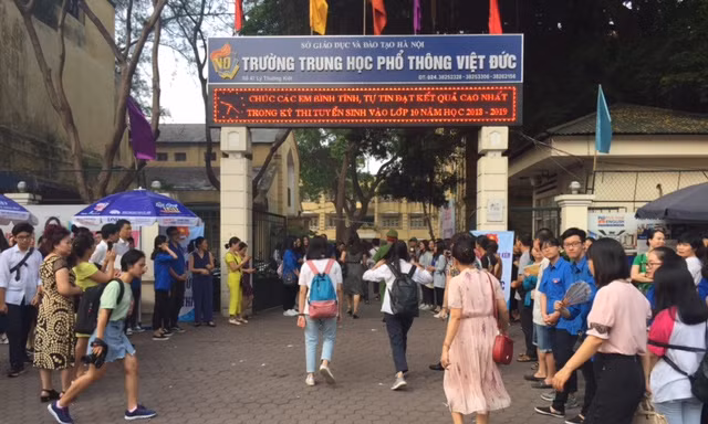 'Cam go' trong ngày đầu thi lớp 10 tại Hà Nội