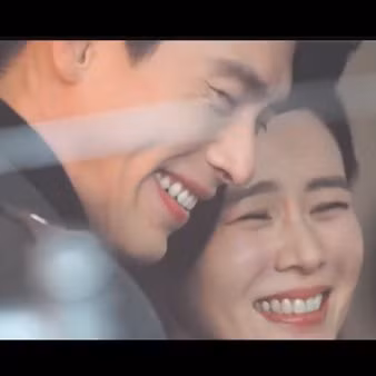 Son Ye Jin nhan sắc rạng ngời bên Hyun Bin nhưng lại bị netizens “soi” ra chi tiết kỳ lạ 