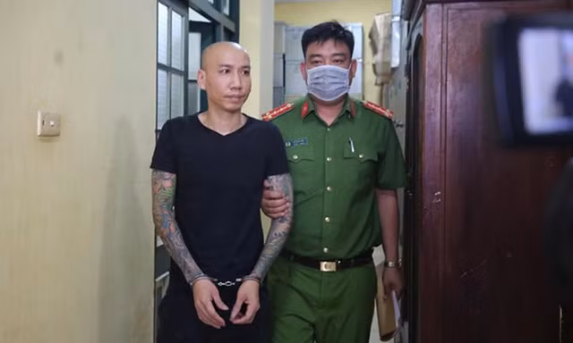 Phú Lê và nhóm đàn em tại cơ quan công an 