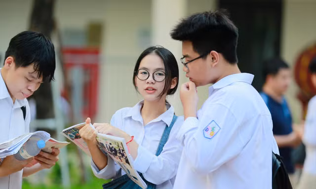 Thí sinh cười vui hào hứng vì đề thi năm nay khá dễ ảnh: Như Ý 