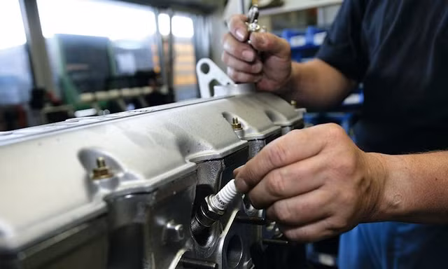 Dấu hiệu cho thấy bugi xe hơi đang gặp vấn đề