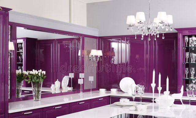 Màu tím là màu của sự chung thủy trong tình yêu, trong thiên nhiên ít khi màu tím tự có, với nội thất, là màu hiếm. Muốn có màu này phải là sự pha trộn giữa màu đỏ (gam nóng) và màu xanh lam (gam lạnh) tạo nên vẻ đẹp dung hòa. Cùng khai phá vẻ đẹp căn nhà