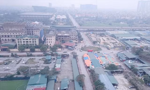 Tình trạng các Tổng công ty "ôm" đất dự án không triển khai gây lãng phí và làm mất mỹ quan đô thị nhiều năm nay