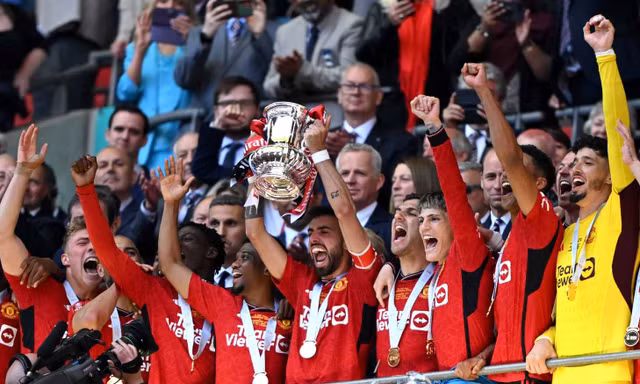 Đoạt FA Cup, MU báo tin buồn cho Chelsea và Newcastle