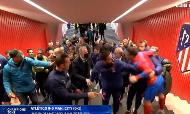 Atletico Madrid và Man City hỗn chiến từ ngoài sân vào đến đường hầm