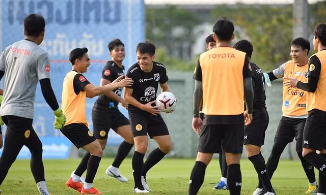 Tuyển Thái Lan hoãn tập luyện vô thời hạn vì COVID-19.