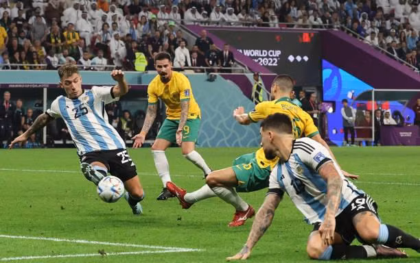 Lăn xả cứu thua cho Argentina, sao MU thừa nhận không nhớ gì