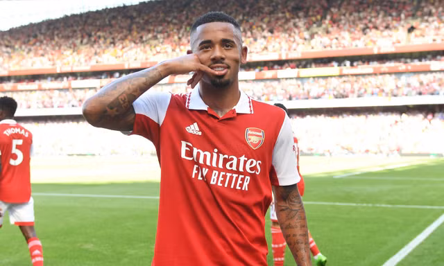 Gabriel Jesus được đưa lên mây sau màn trình diễn siêu hạng trước Leicester