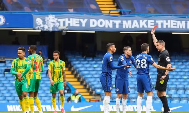 Thiago Silva bị đuổi, Chelsea thua thảm đội áp chót West Brom