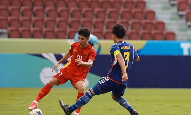 U17 Việt Nam rớt xuống cuối bảng, cửa đi tiếp rất hẹp sau chiến thắng của Uzbekistan