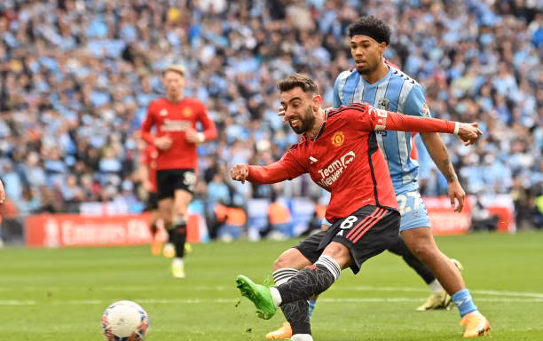 Chật vật thắng Coventry, MU gặp Man City ở chung kết FA Cup 