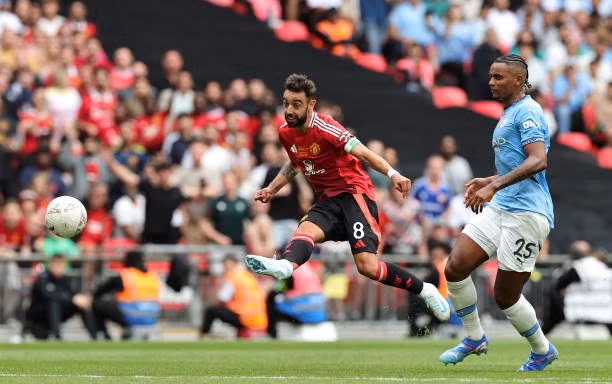 Đánh bại MU trên chấm 11m, Man City đoạt Siêu cúp Anh