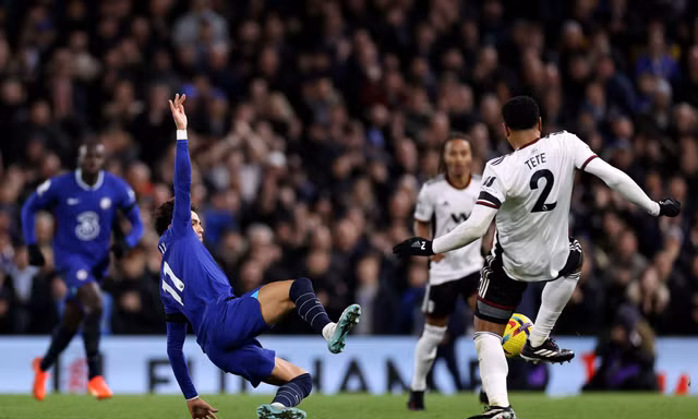 Joao Felix ra mắt bằng thẻ đỏ, Chelsea thua trận thứ 7 ở Premier League